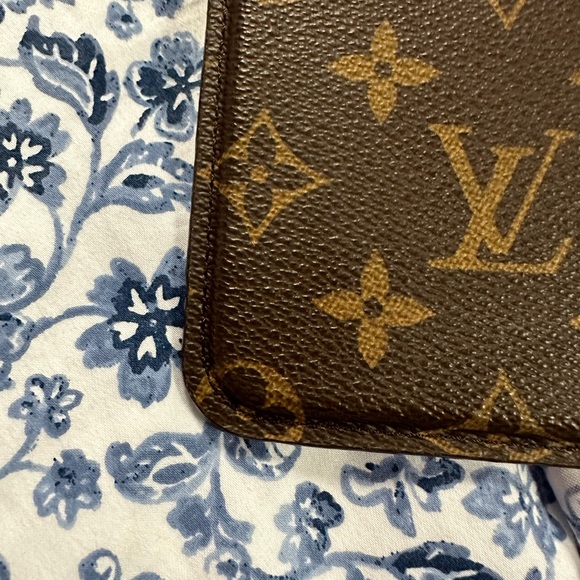 LOUIS VUITTON Authentic Hard-case IPAD mini used a couple of times. Date M61258 - Picture 5 of 7